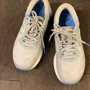 Size 8  gray/powder blue ASIC Kayano gels